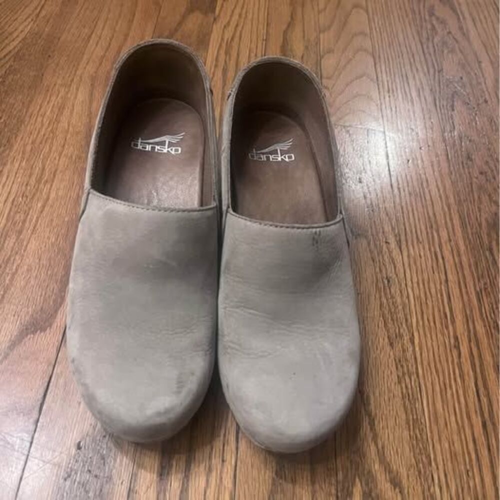Dansko size 36 Leather Clogs